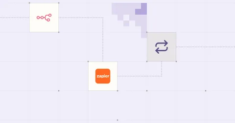 Les logos de n8n et Zapier et un pictogramme de répétition, reliés sur une grille