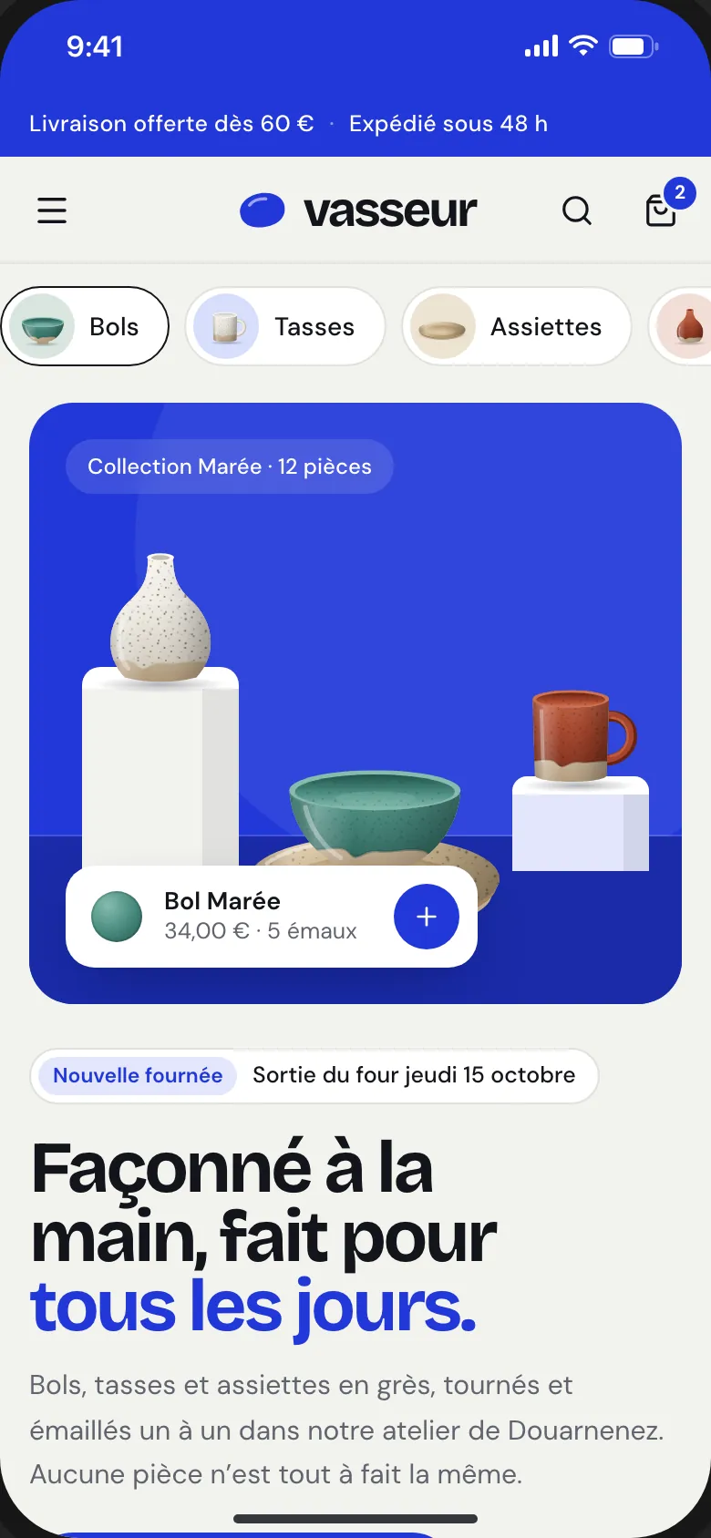 La boutique sur téléphone : menu replié, familles à faire défiler et composition de céramiques en tête de page.